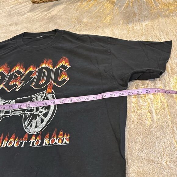 VTG 2004 AC / DC FOR THOSE ABOUT TO ROCK WE SALUTE YOU XLT-Shirt FLAMES EUC - Picture 5 of 8